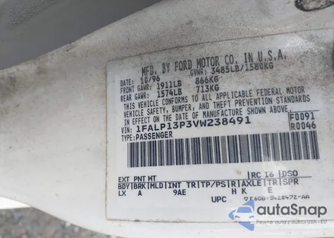 1997 Ford Escort Lx z USA, uszkodzony, nr VIN 1FALP13P3VW238491